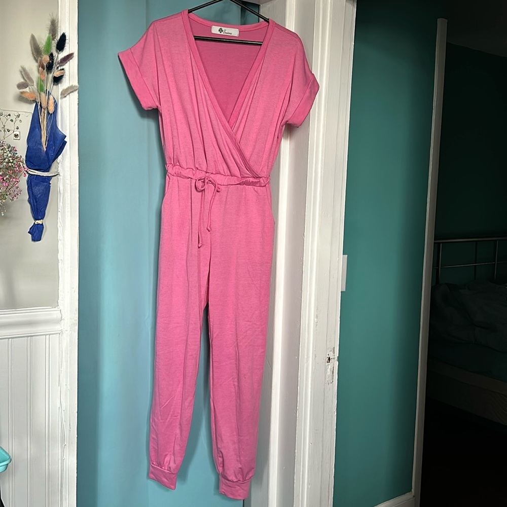 Towne jumper with front dockets and jogger bottom (legs).